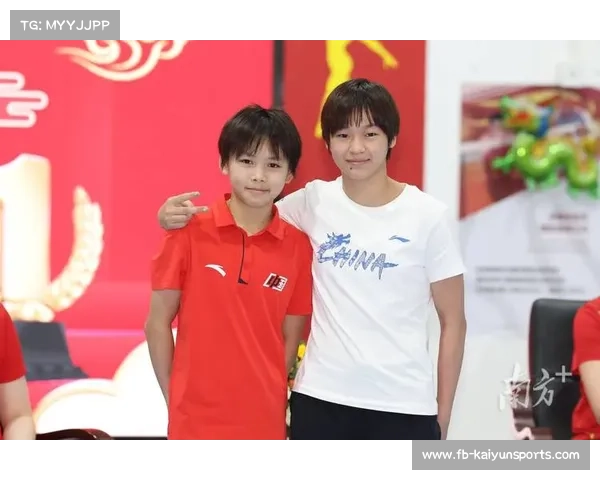 运动员热身区,全红婵与队友练习陆上动作 运动员热身区,全红婵与队友练习陆上动作