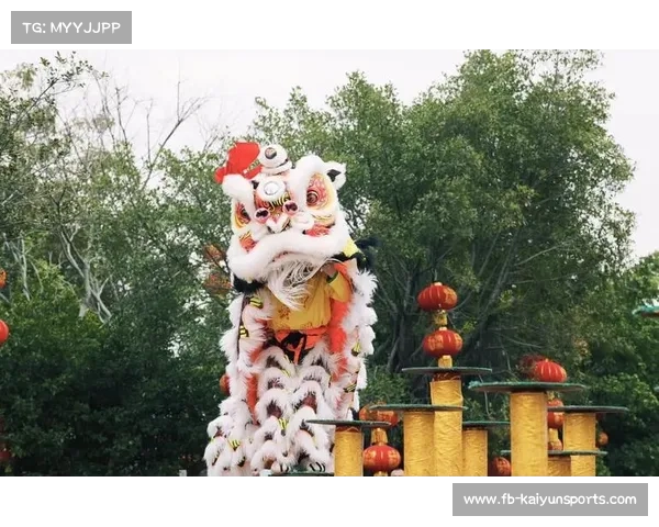 张家口万全站秧歌队与舞龙舞狮助阵，古今文化反差成赛事亮点